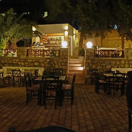 Oasis Hotel 2*